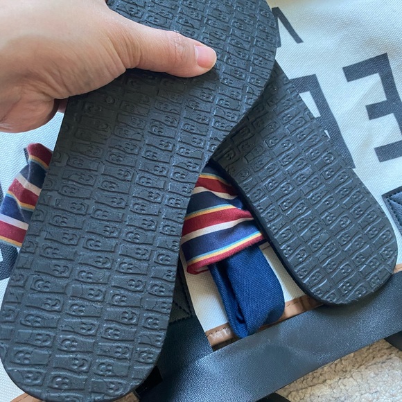 Sanuk Slipper - Picture 2 of 2